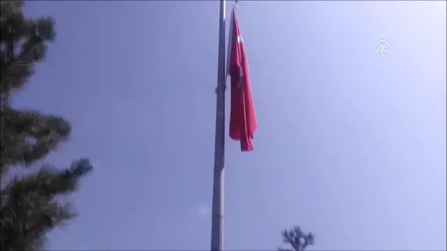 Şehidin Bayrak Aşkı Mezarında Ölümsüzleştirildi