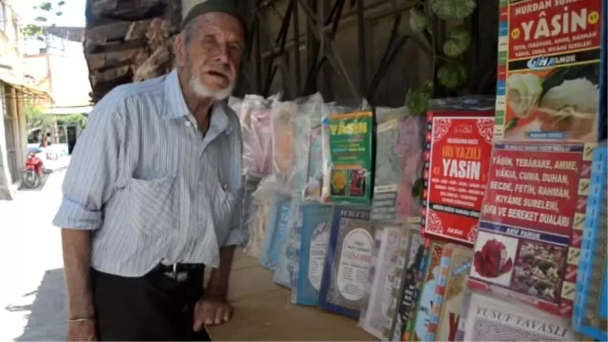 60 Yıllık Sahaf Olan Salih Dede, Darbe Dönemlerinde Bile Kitaplarını Kimseye Vermedi