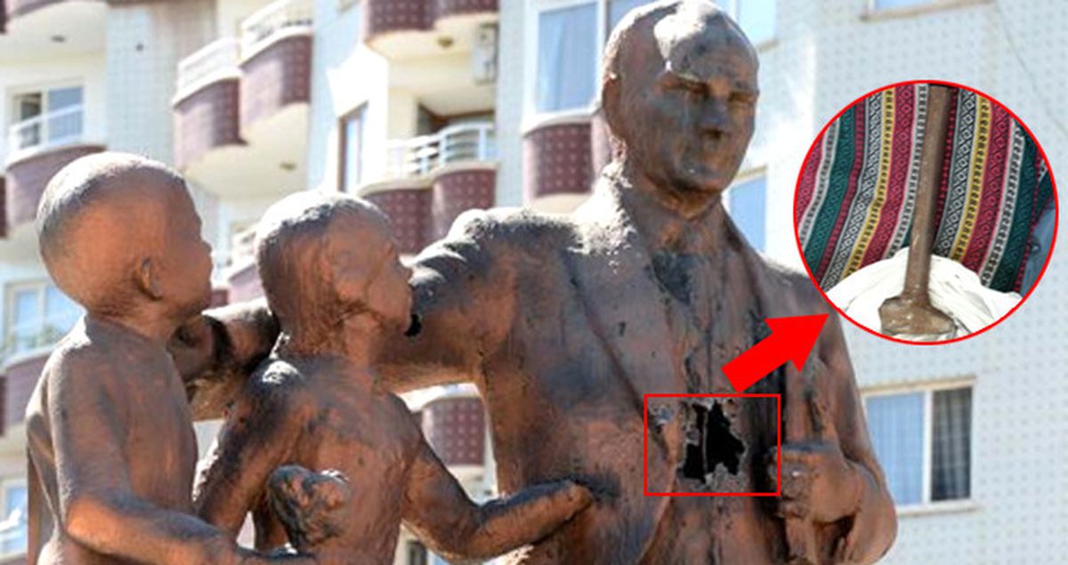 Diyarbakır'da Atatürk Anıtı'na Çekiçli Saldırı