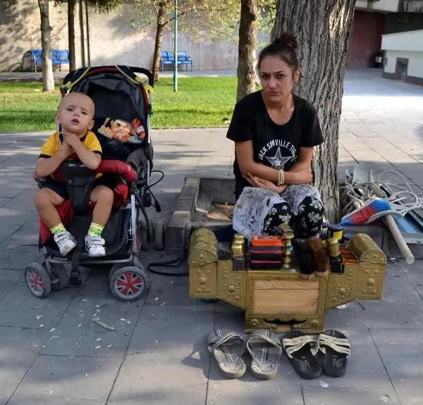 Kayseri�nin Tek Kadın Ayakkabı Boyacısı Haber