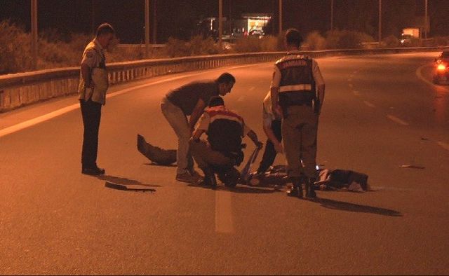 Otoyolda yolun karşısına geçmek istedi, canından oldu ile ilgili görsel sonucu