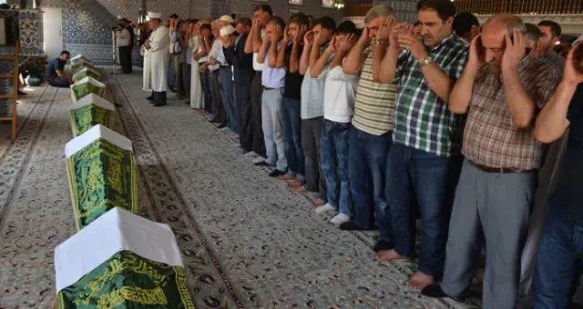 Sakarya'da Hayatını Kaybeden Fındık İşçilerinin Cenazeleri Defnedildi