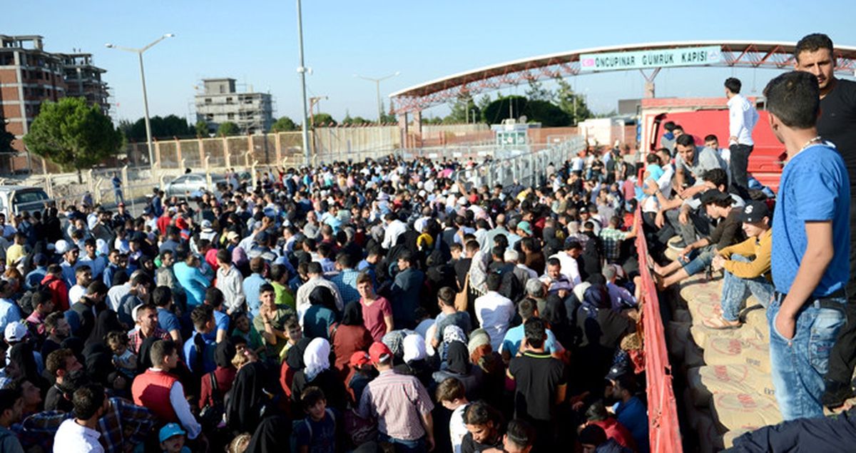 Suriyeliler, Bayramı Ülkelerinde Geçirmek İçin Sınır Kapısına Akın Etti!