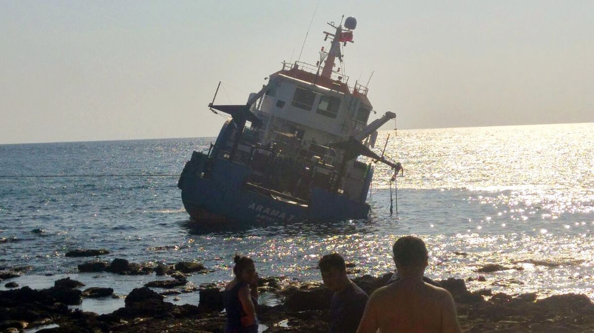 Araştırma Gemisi İskenderun Açıklarında Karaya Oturdu