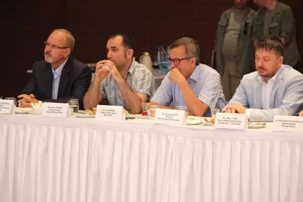 Başbakan Yardımcısı Çavuşoğlu: Biri Kılıçdaroğlu'na Cimcik Atsın Başbakan Yardımcısı Çavuşoğlu: Biri Kılıçdaroğlu'na Cimcik Atsın