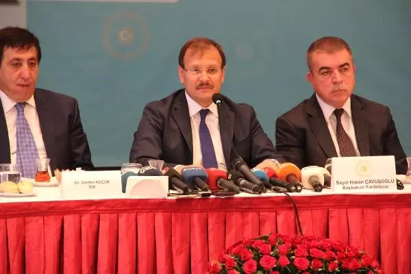 Başbakan Yardımcısı Çavuşoğlu: Biri Kılıçdaroğlu'na Cimcik Atsın Başbakan Yardımcısı Çavuşoğlu: Biri Kılıçdaroğlu'na Cimcik Atsın
