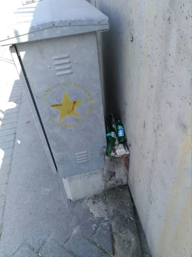 Çöplük Gibi Kullanılan Duvarlar Eskişehir Çöplük Gibi Kullanılan Duvarlar Eskişehir