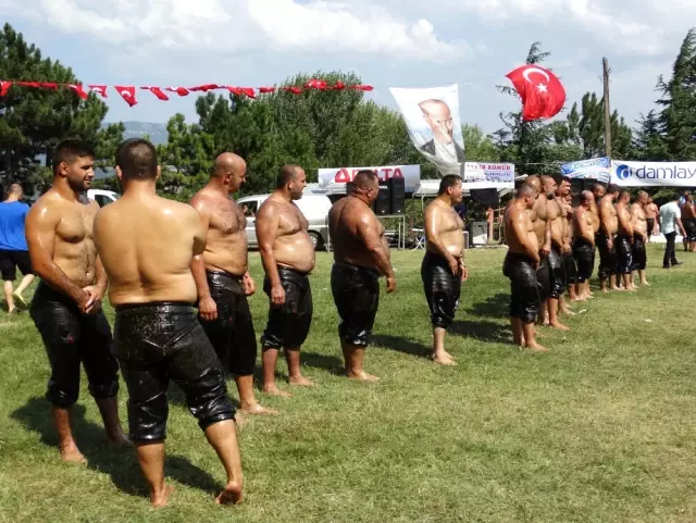 Domaniç Güreşlerinin Başpehlivanı Faruk Akkoyun Oldu Domaniç Güreşlerinin Başpehlivanı Faruk Akkoyun Oldu