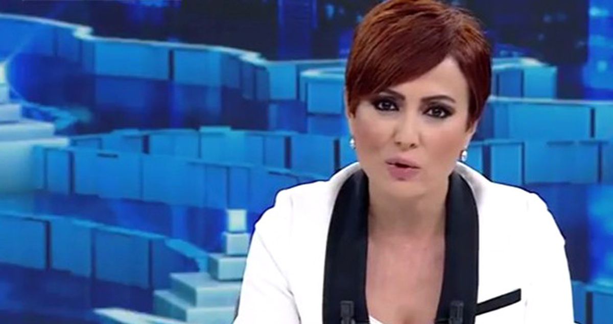 Açık Unutulan 'Siri' Canlı Yayında Konuştu, Konuklar Şaştı Kaldı