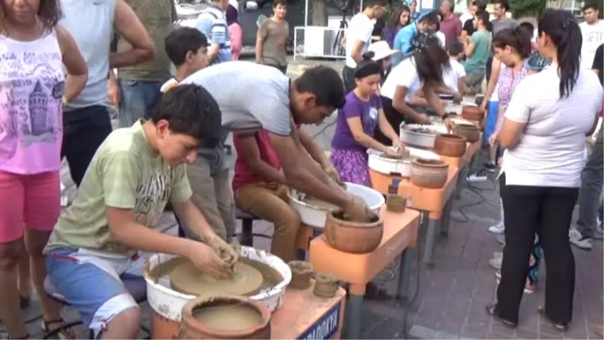 Kapadokya'da Geleneksel Çanak Yapma Yarışması Düzenlendi