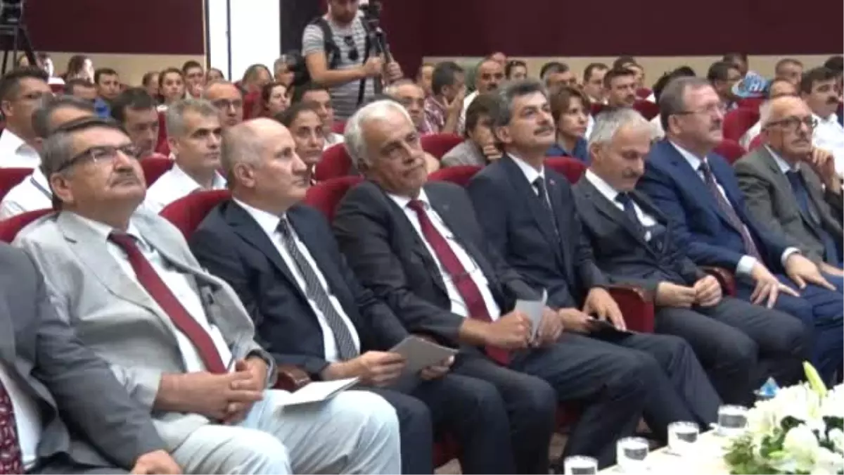 Karaman'da 'Bilim ve Eğitim-Öğretim Dili Türkçe' Paneli