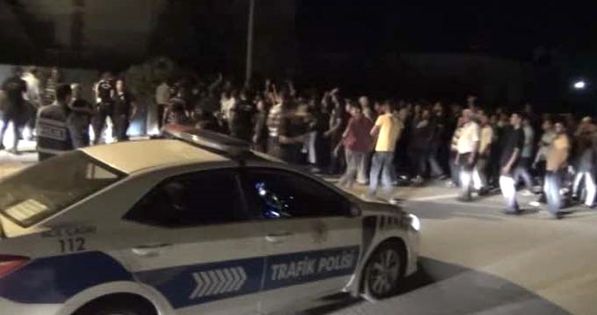Konya'da Gece Yarısı Tehlikeli Gerginlik! Yüzlerce Kişi, Suriyelilerin Ev ve İş Yerlerine Saldırdı