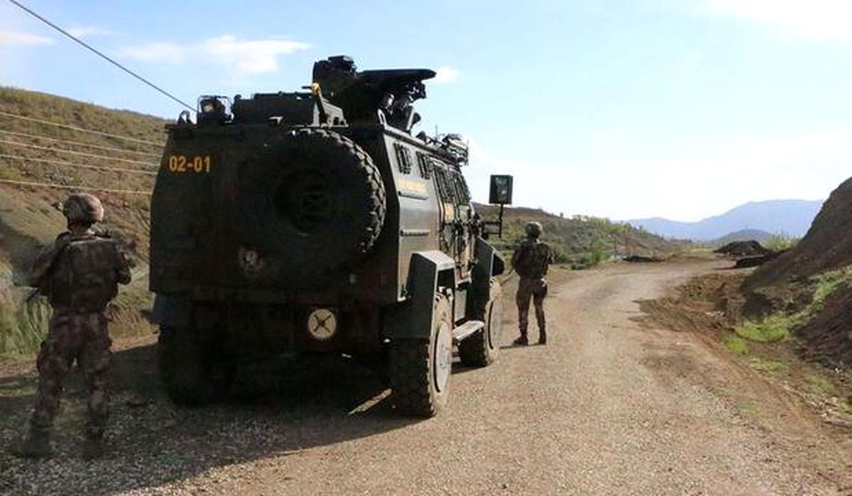 Yüksekova'da Askeri Aracın Geçişi Sırasında Patlama: 2 Asker Yaralı
