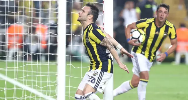 Fenerbahçeli Valbuena, Trabzonspor Maçı Sonrası Soyunma Odasında Kapıları Tekmeledi