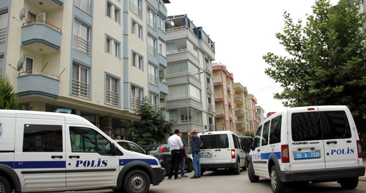Kiracı Kadın, 'Eve Gelen Giden Belli Değil' Diyen Apartman Yöneticisini Tabancayla Vurdu!