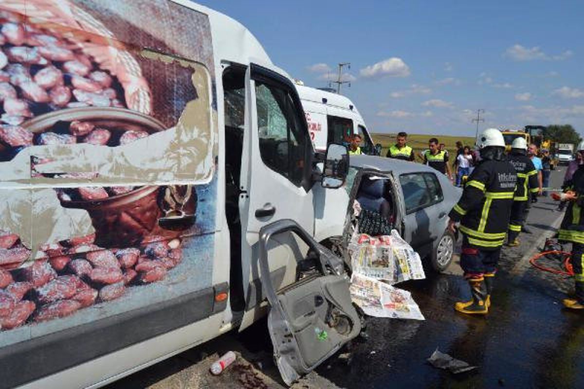 Tekirdağ Hayrabolu'da 3 Kişinin Öldüğü Kaza Güvenlik Kamerasında