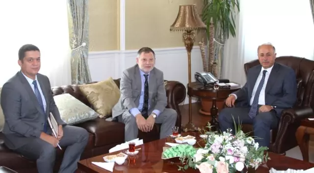Vali Azizoğlu Rus Kayak Severleri Erzurum'a Davet Etti Vali Azizoğlu Rus Kayak Severleri Erzurum'a Davet Etti