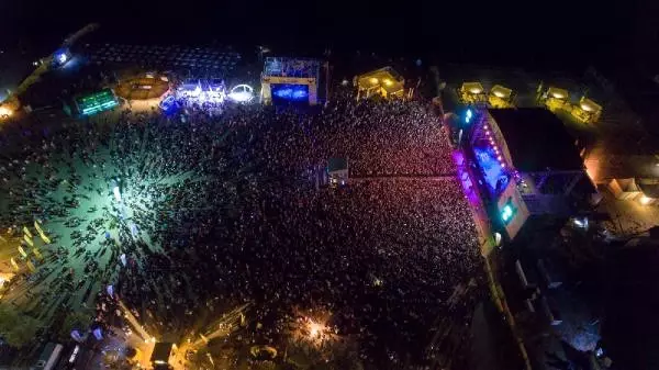 Zeytinli Rock Festivali Rekorla Başladı Zeytinli Rock Festivali Rekorla Başladı