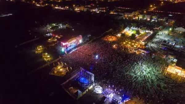 Zeytinli Rock Festivali Rekorla Başladı Zeytinli Rock Festivali Rekorla Başladı