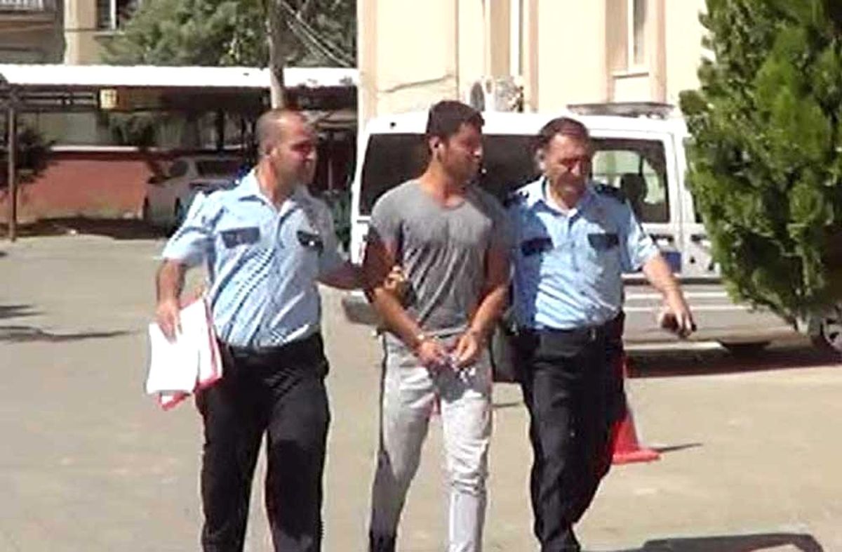 Kadın Öğretmene Uçan Tekme Atan Şahıs Tutuklandı