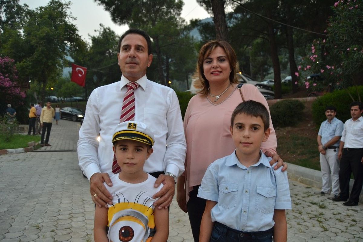 Kozan Kaymakamı Avni Oral'a Veda Yemeği
