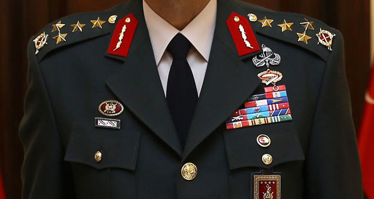 Yeni KHK ile 10 Emekli Tuğgeneralin Rütbeleri Alındı
