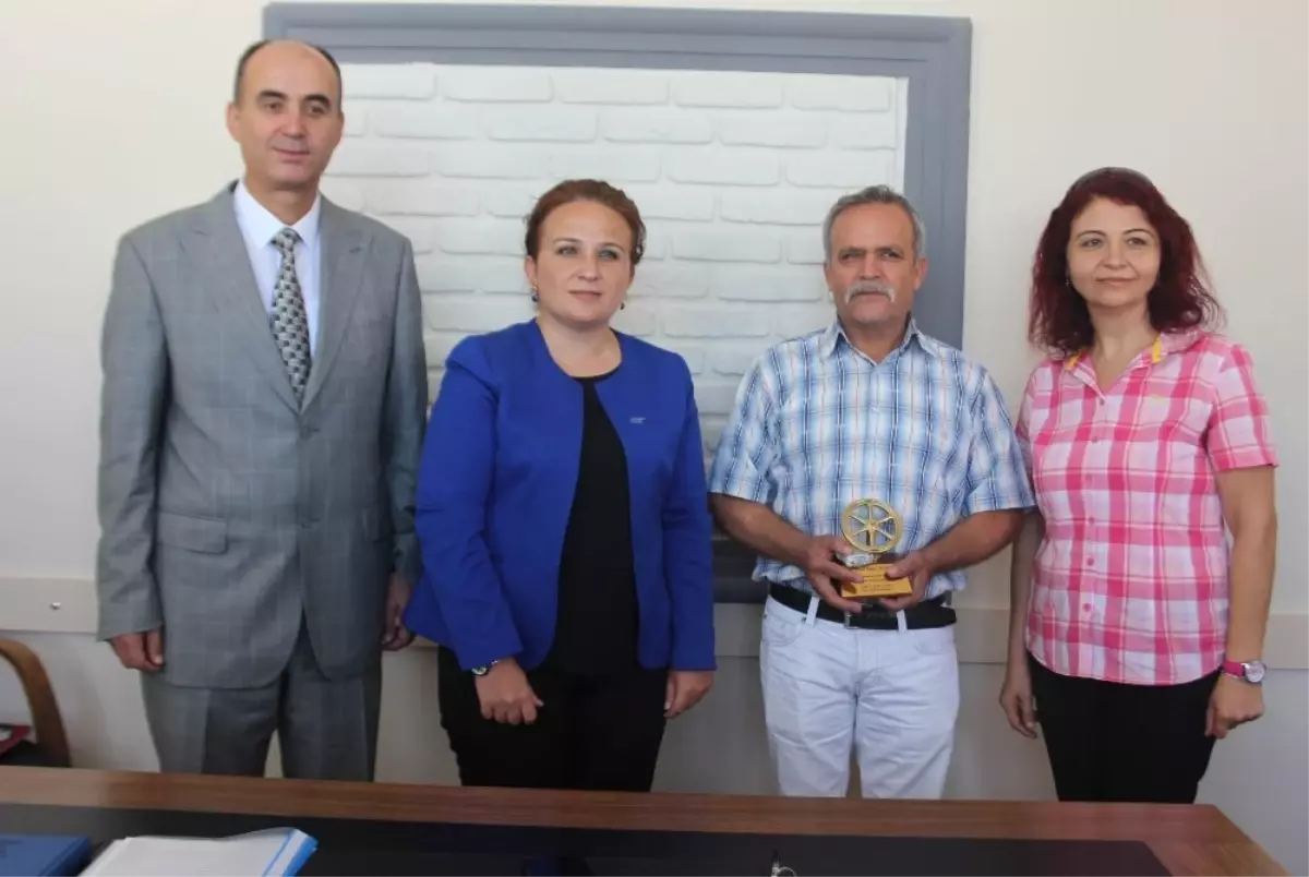 Yolcunun Halinden En İyi Anlayana Plaket ve Altın