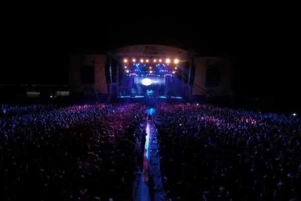 Zeytinli Rock Festivali'nin İkinci Gününe Teoman Damgasını Vurdu Zeytinli Rock Festivali'nin İkinci Gününe Teoman Damgasını Vurdu