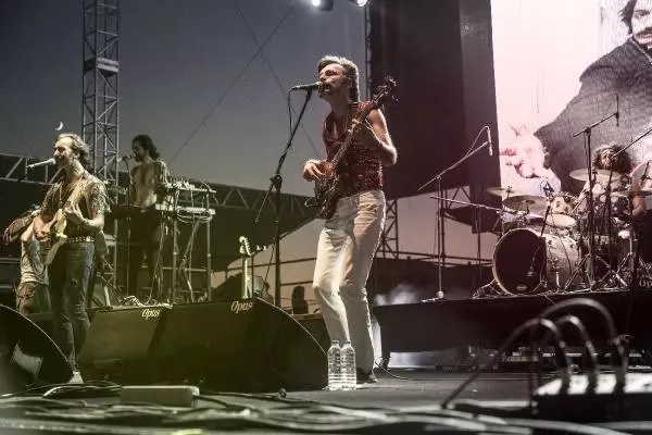 Zeytinli Rock Festivali'nin İkinci Gününe Teoman Damgasını Vurdu Zeytinli Rock Festivali'nin İkinci Gününe Teoman Damgasını Vurdu
