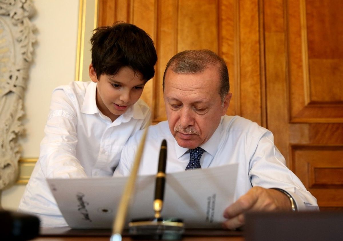 Cumhurbaşkanı Erdoğan, Torunu Ömer Tayyip'le Çekilen Fotoğraflarını Sosyal Medyadan Paylaştı
