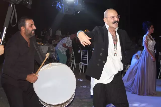 Cemil İpekçi, Kızım Dediği Azra Akın'ın Düğününde Döktürdü Cemil İpekçi, Kızım Dediği Azra Akın'ın Düğününde Döktürdü