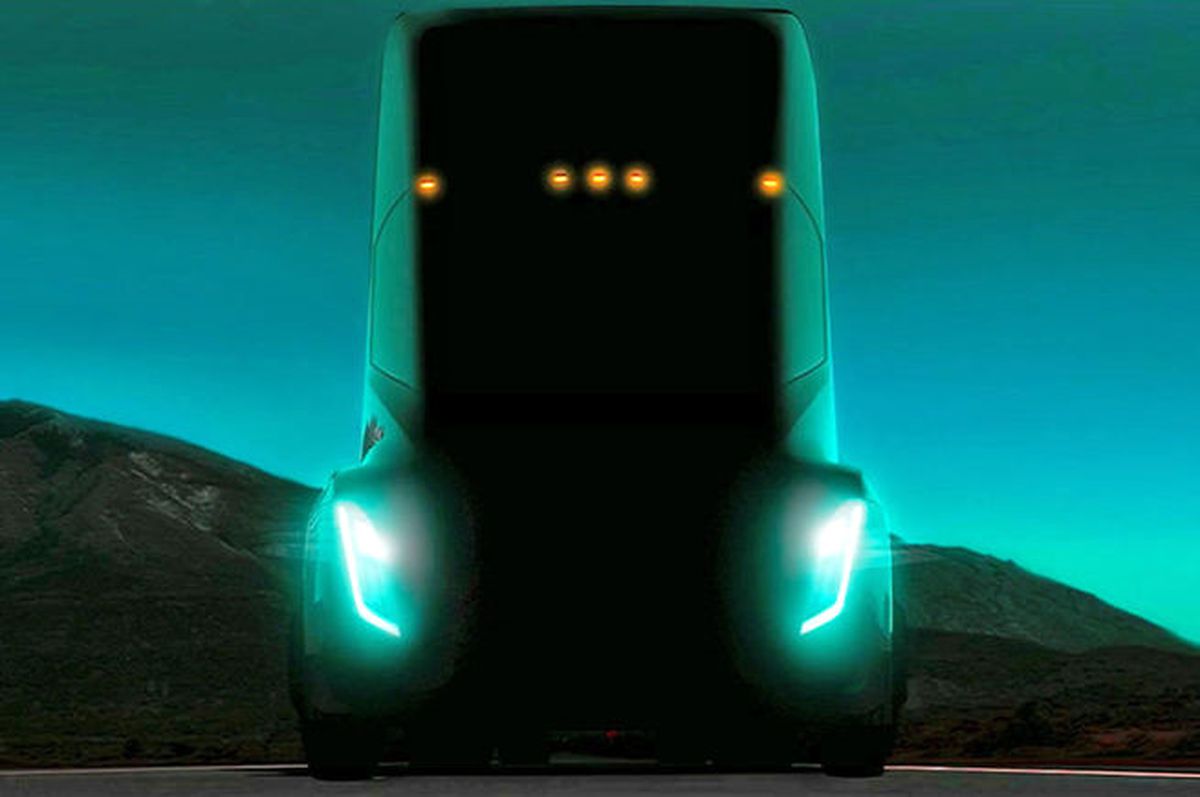 Tesla'nın Yeni Elektrikli Kamyonu 500 Kilometre Yol Gidebilecek