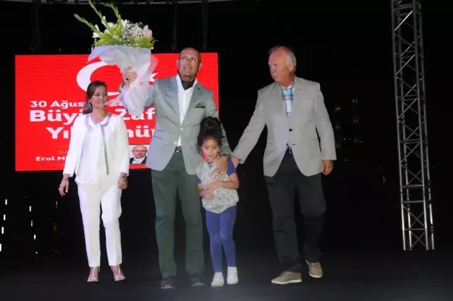 Yazar Erol Mütercimler, Beylikdüzü Halkına 30 Ağustos'u Anlattı