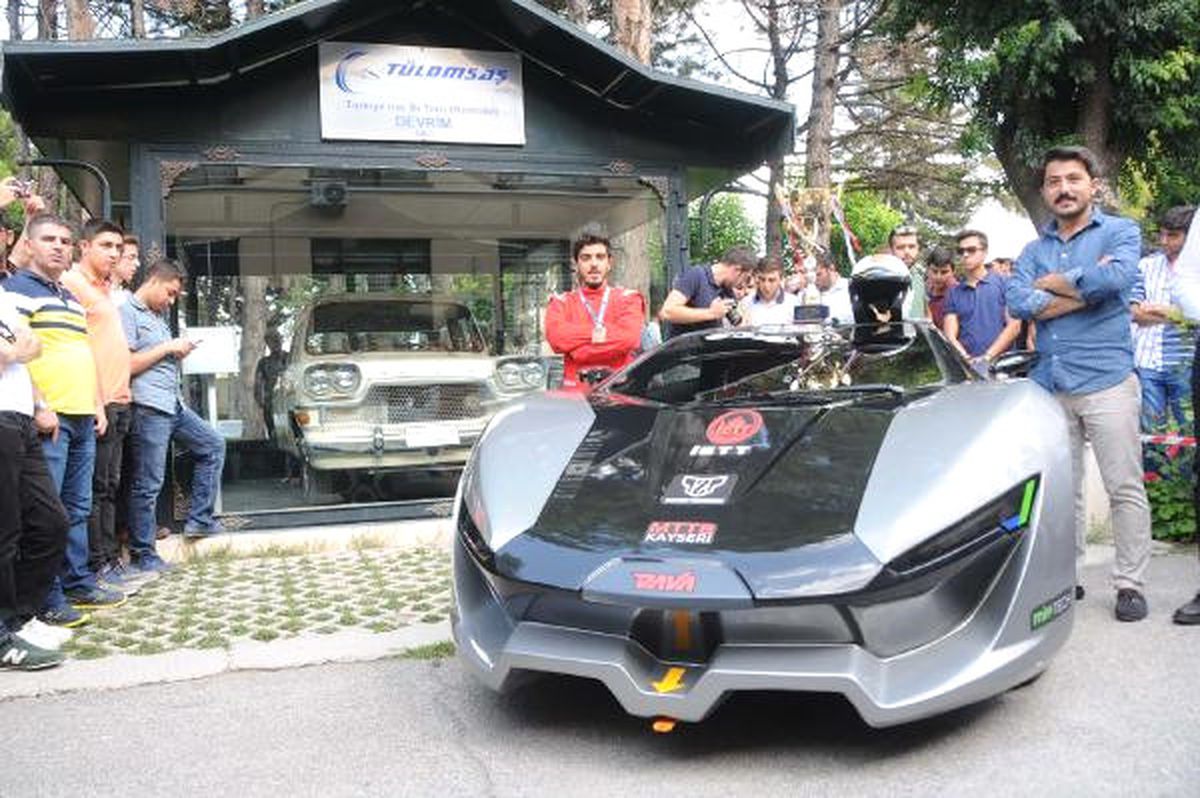 Yüzde Yüz Yerli Elektrikli Otomobil Dava, İlk Yerli Otomobil Devrim'in Yanında Tanıtıldı