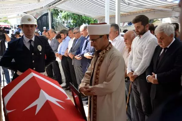 Eski Bakan Paksu, Toprağa Verildi