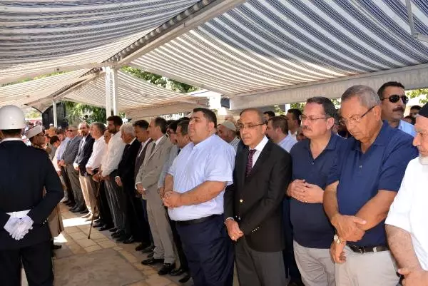 Eski Bakan Paksu, Toprağa Verildi