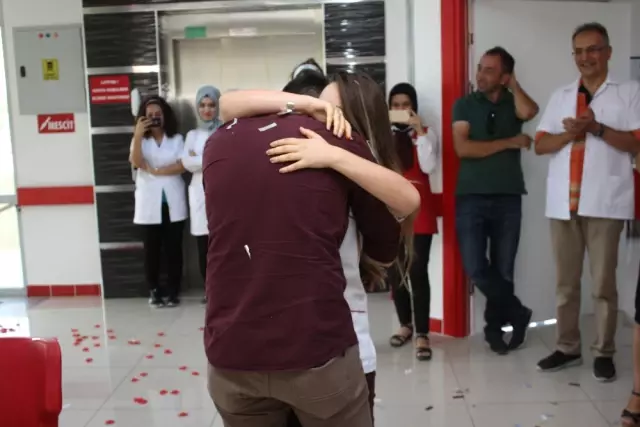 Hastane Anonsuyla Evlenme Teklifi
