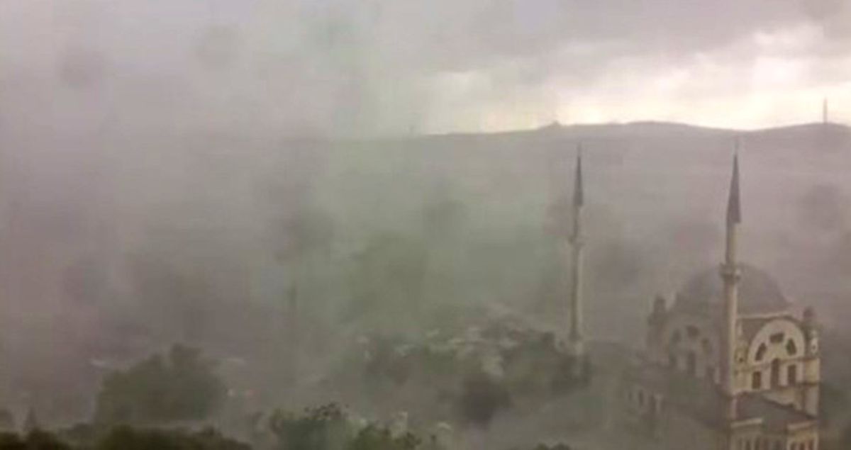 İstanbul'da Beklenen Sağanak Yağış ve Fırtına Saat 17.00'de Başladı