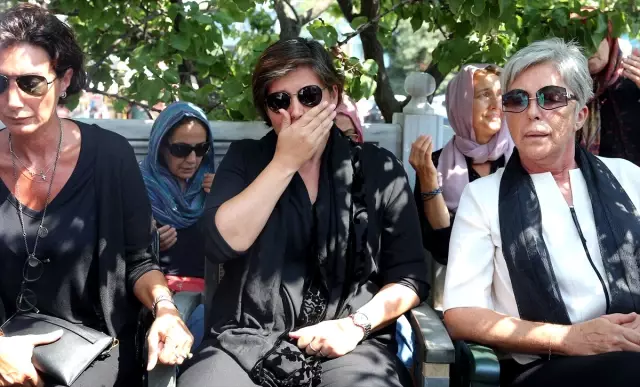 Sunucu Şaşmaz, Son Yolculuğuna Uğurlandı