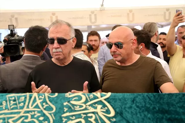 Sunucu Şaşmaz, Son Yolculuğuna Uğurlandı