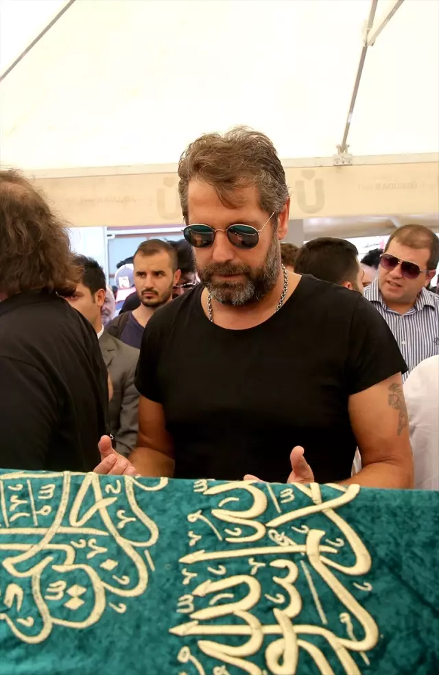 Sunucu Şaşmaz, Son Yolculuğuna Uğurlandı