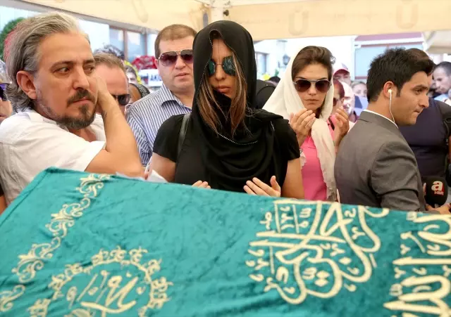 Sunucu Şaşmaz, Son Yolculuğuna Uğurlandı