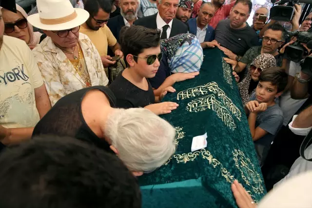 Sunucu Şaşmaz, Son Yolculuğuna Uğurlandı