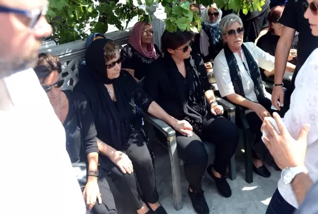 Ünlü Sunucu Vatan Şaşmaz Son Yolculuğuna Uğurlandı