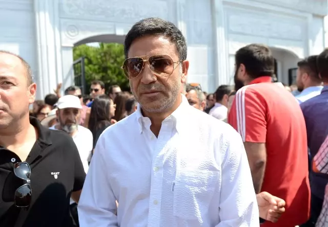 Ünlü Sunucu Vatan Şaşmaz Son Yolculuğuna Uğurlandı