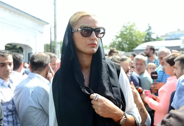 Ünlü Sunucu Vatan Şaşmaz Son Yolculuğuna Uğurlandı