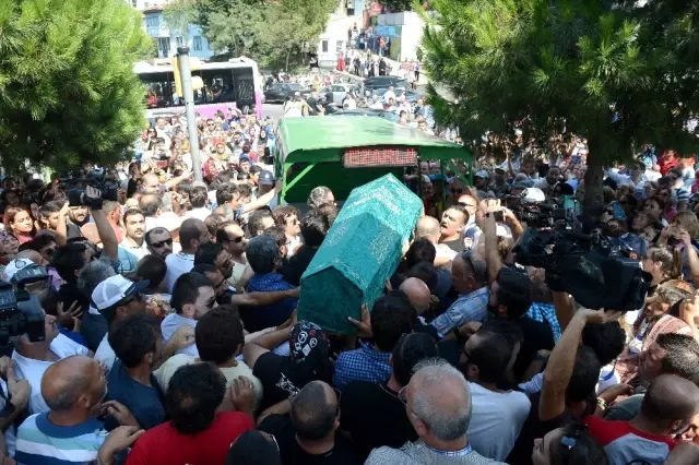 Ünlü Sunucu Vatan Şaşmaz Son Yolculuğuna Uğurlandı