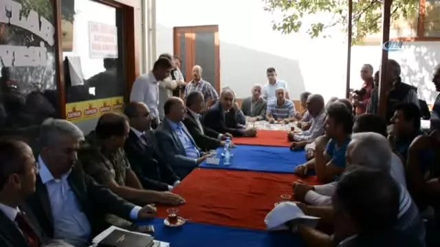 Vali, Tünelde Çalışan İşçilere Tatlı İkramında Bulundu Vali, Tünelde Çalışan İşçilere Tatlı İkramında Bulundu