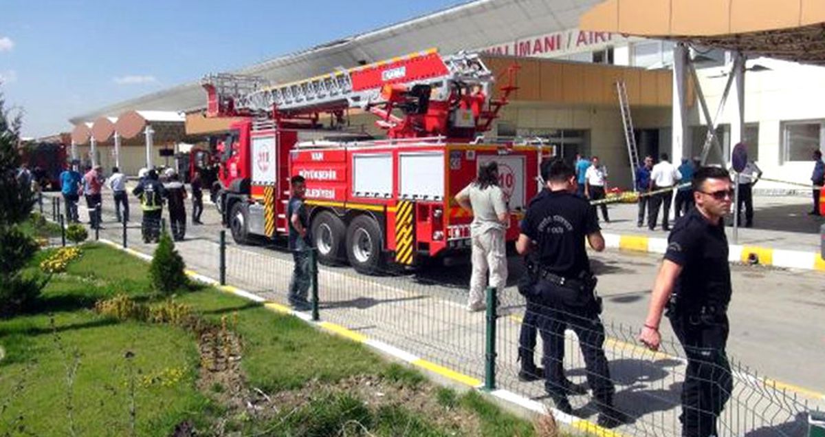 Van Feri Melen Havalimanı'nda Yangın Çıktı! Tüm Uçuşlar Ertelendi