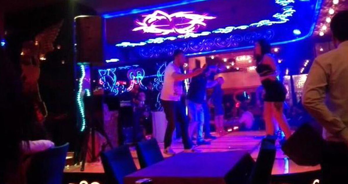 Yüzlerce Kişiyi Dolandırıp Paraları Pavyonda Yemişler